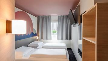 Escritorio, cortinas opacas, sistema de insonorización y wifi gratis