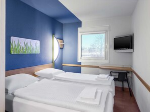 Twin Room | Desk, soundproofing, free WiFi