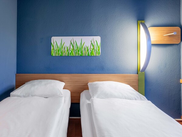 Desk, soundproofing, free WiFi - B&B HOTEL Erlangen-Tennenlohe (Erlangen)