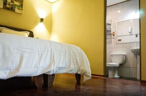 Iron/ironing board, bed sheets