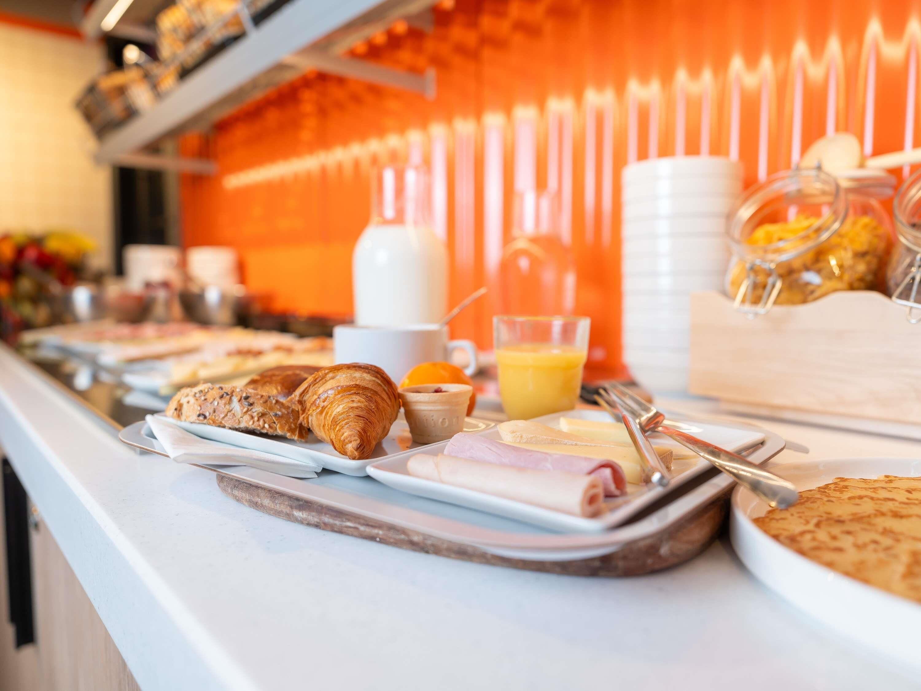 Café da manhã com buffet todos os dias mediante uma taxa