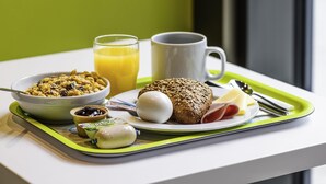 Frokostbuffé hver dag (mot et tillegg)