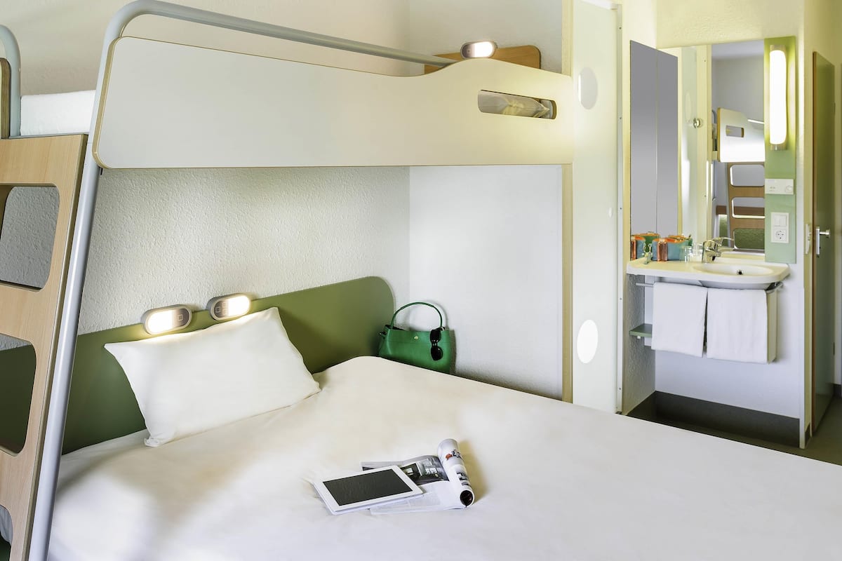 Standard Room, 1 Double Bed | Bathroom
