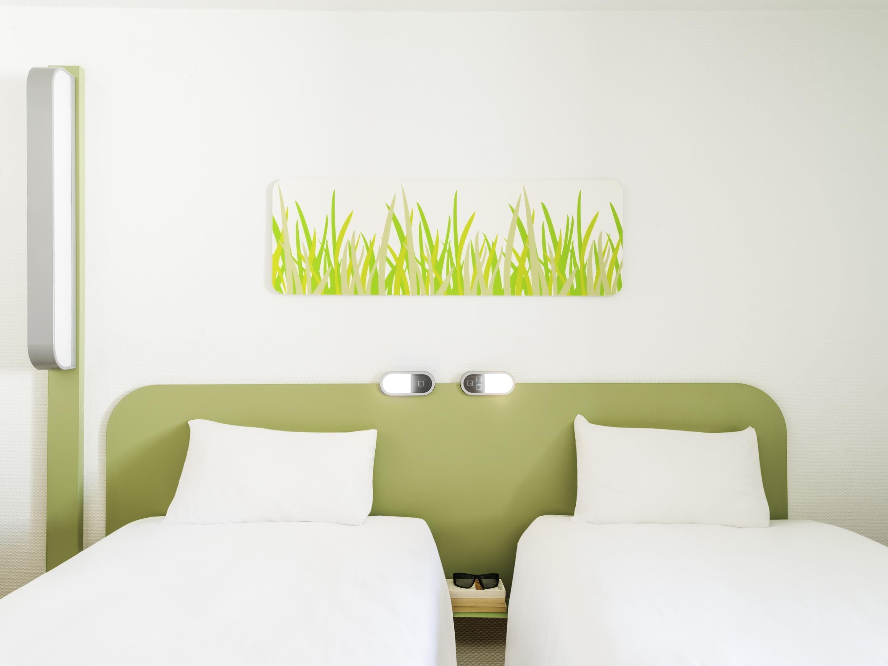 Standardzimmer, 2 Einzelbetten | Schreibtisch, kostenloses WLAN, Bettwäsche, Rollstuhlgeeignet