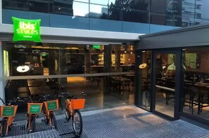 Bicycling - ibis styles Montevideo Biarritz Hotel (Montevideo)