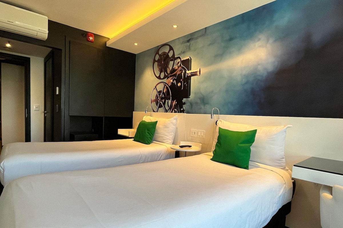 Standard Room, 2 Single Beds | Minibar, in-room safe, desk, blackout curtains