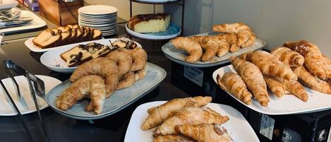 Desayuno buffet todos los días (con cargo)