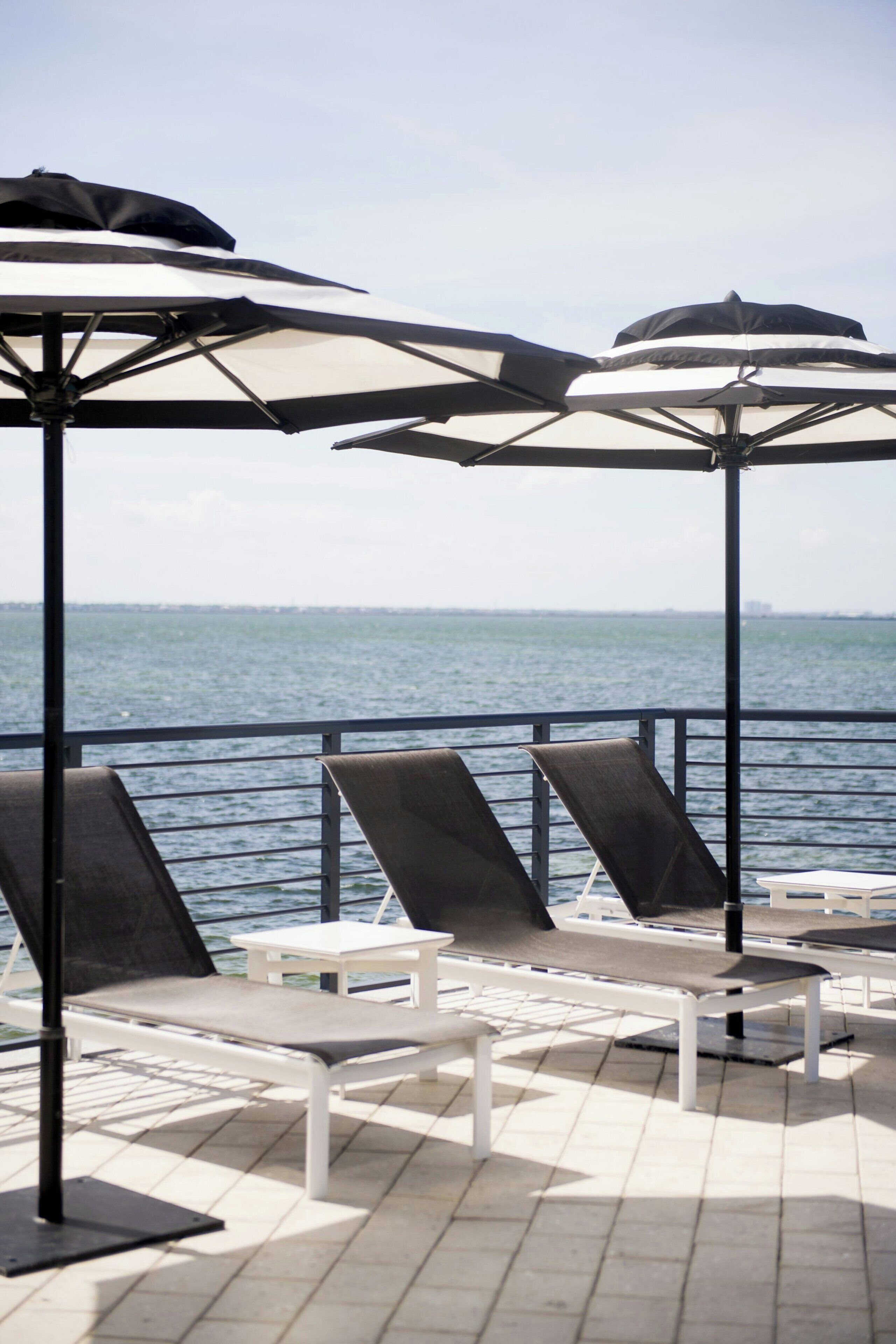 lobby lounge, ocean views, open selected days