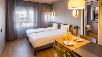 1 bedroom, in-room safe, desk, free cribs/infant beds