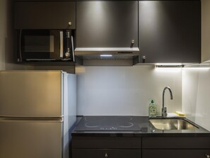 1 habitación, caja de seguridad en la habitación y escritorio 