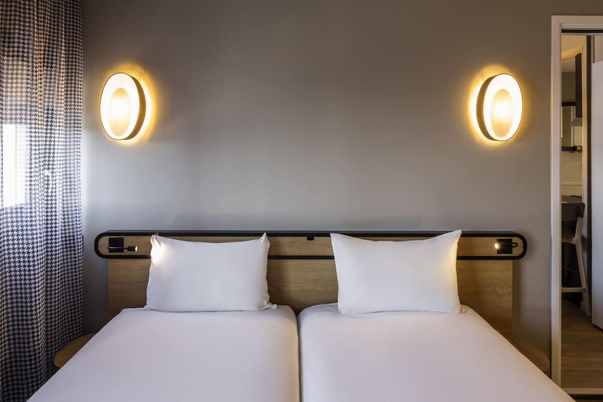 Studio, Twin Beds