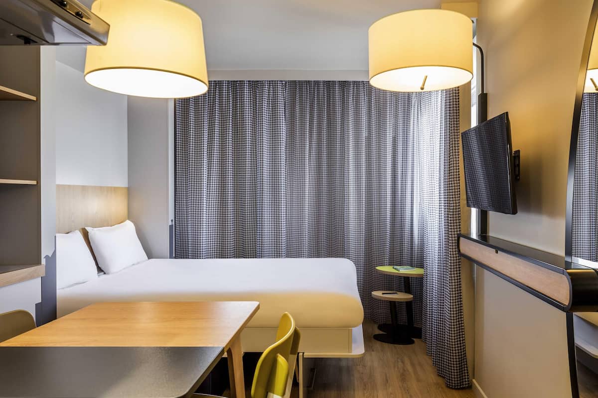 Studio, 1 Double Bed | In-room safe, desk, free cribs/infant beds, free WiFi