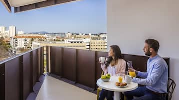Studio for 4 persons with Balcony | 1 bedroom, in-room safe, desk, free cribs/infant beds