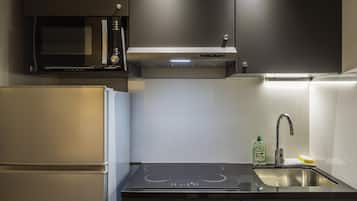 Microwave, coffee/tea maker, electric kettle