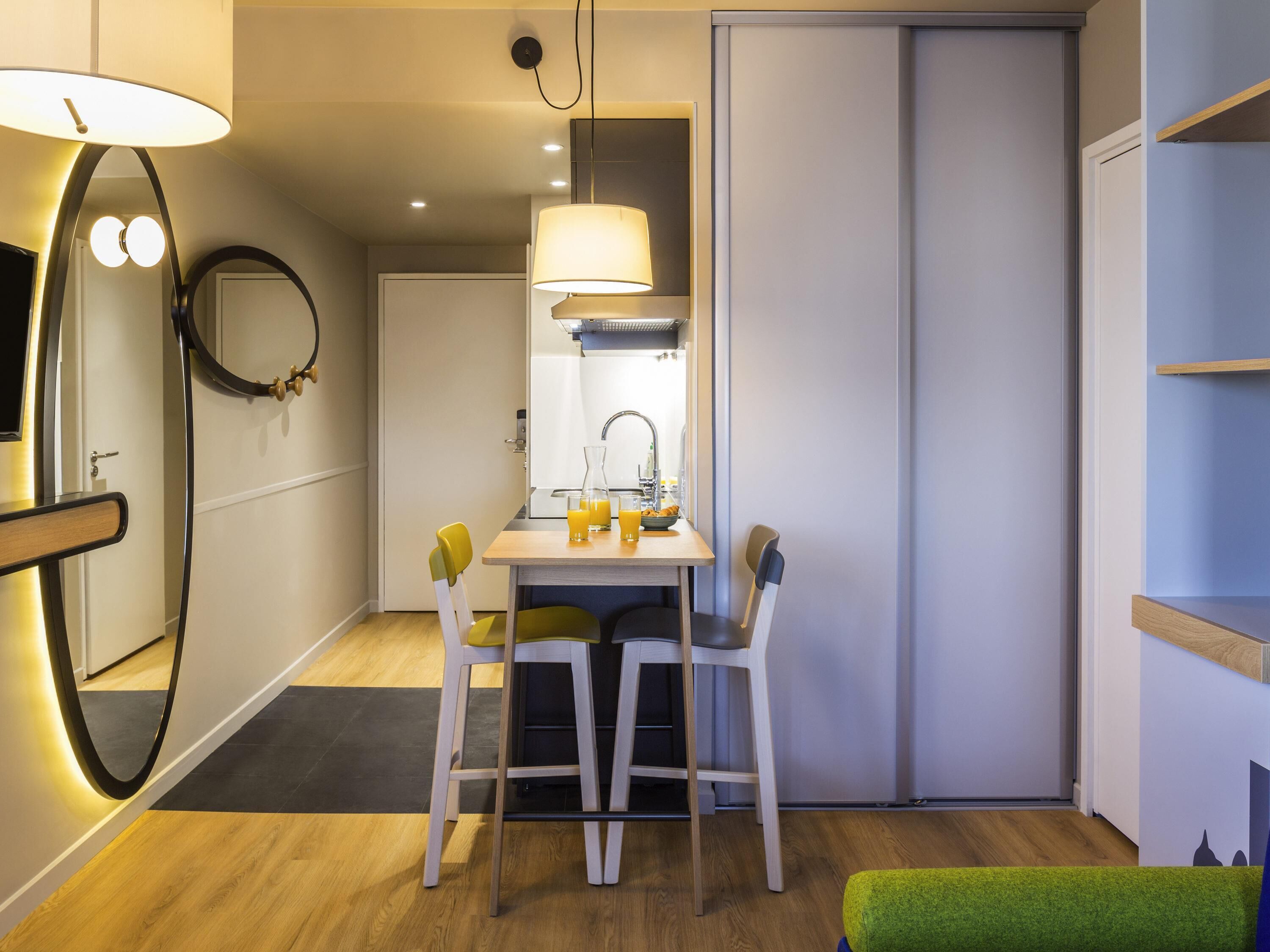 Estudio, 1 cama doble | Caja fuerte, escritorio, cunas gratuitas y wifi gratis