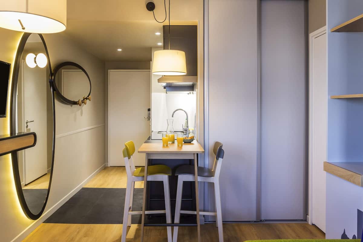 Studio - 1 dubbelsäng | Värdeförvaringsskåp på rummet, skrivbord och gratis barnsängar