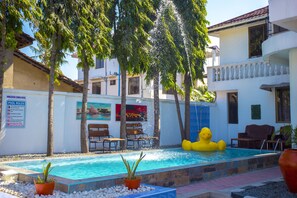 Outdoor pool - Mikocheni Condo Hotel (Dar es Salaam)