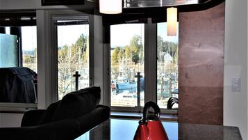 Condo (Marina View on the Harbour) | Private kitchen | Fridge, microwave, oven, stovetop