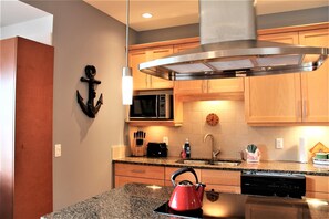 Condo (Marina View on the Harbour) | Private kitchen | Fridge, microwave, oven, stovetop - Marina View (Ucluelet)