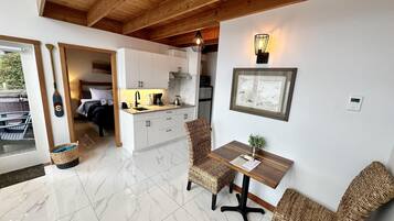 Ferienhaus (Hot Tub & Waterfront / Doc Holiday Ca) | Aussenbereich