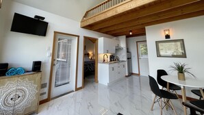 House (Hot Tub & Waterfront / Doc Holiday Ca) | Ruang tamu