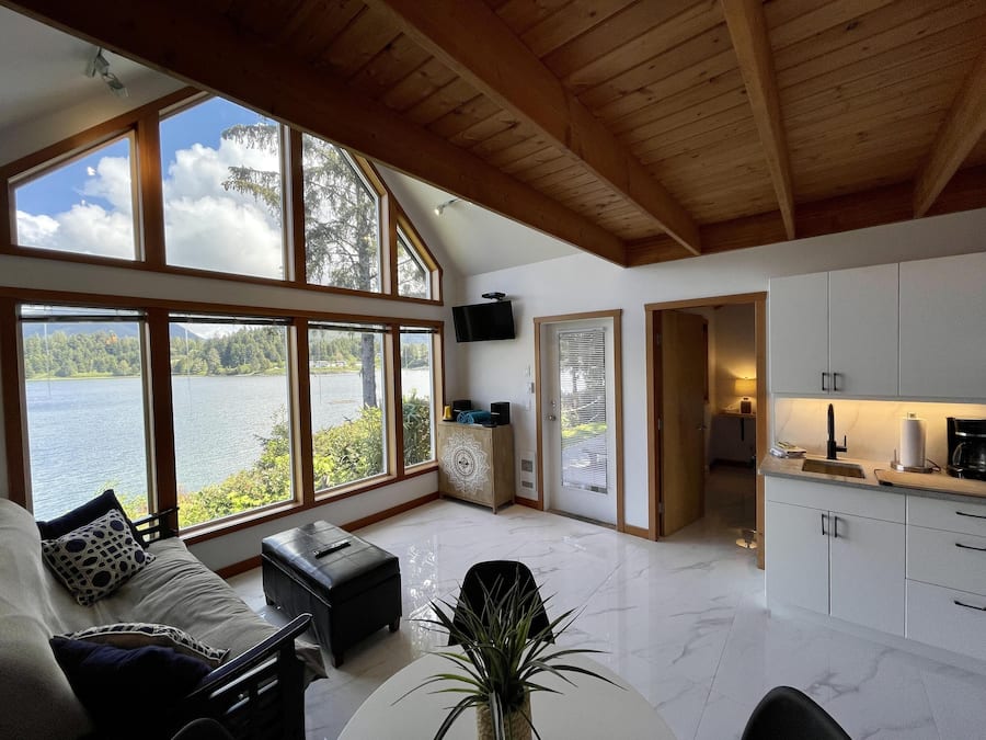 House (Hot Tub & Waterfront / Doc Holiday Ca) | Living room | TV, fireplace