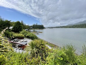 Cabane (Oceanfront with Private Hot Tub / Gon) | Lac