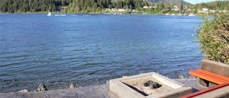 Cabin (Oceanfront with Private Hot Tub / Gon) | Lake