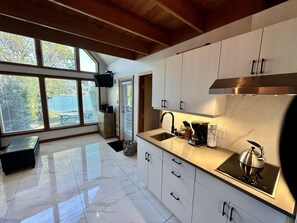 小屋 (Oceanfront with Private Hot Tub / Gon) | 外觀
