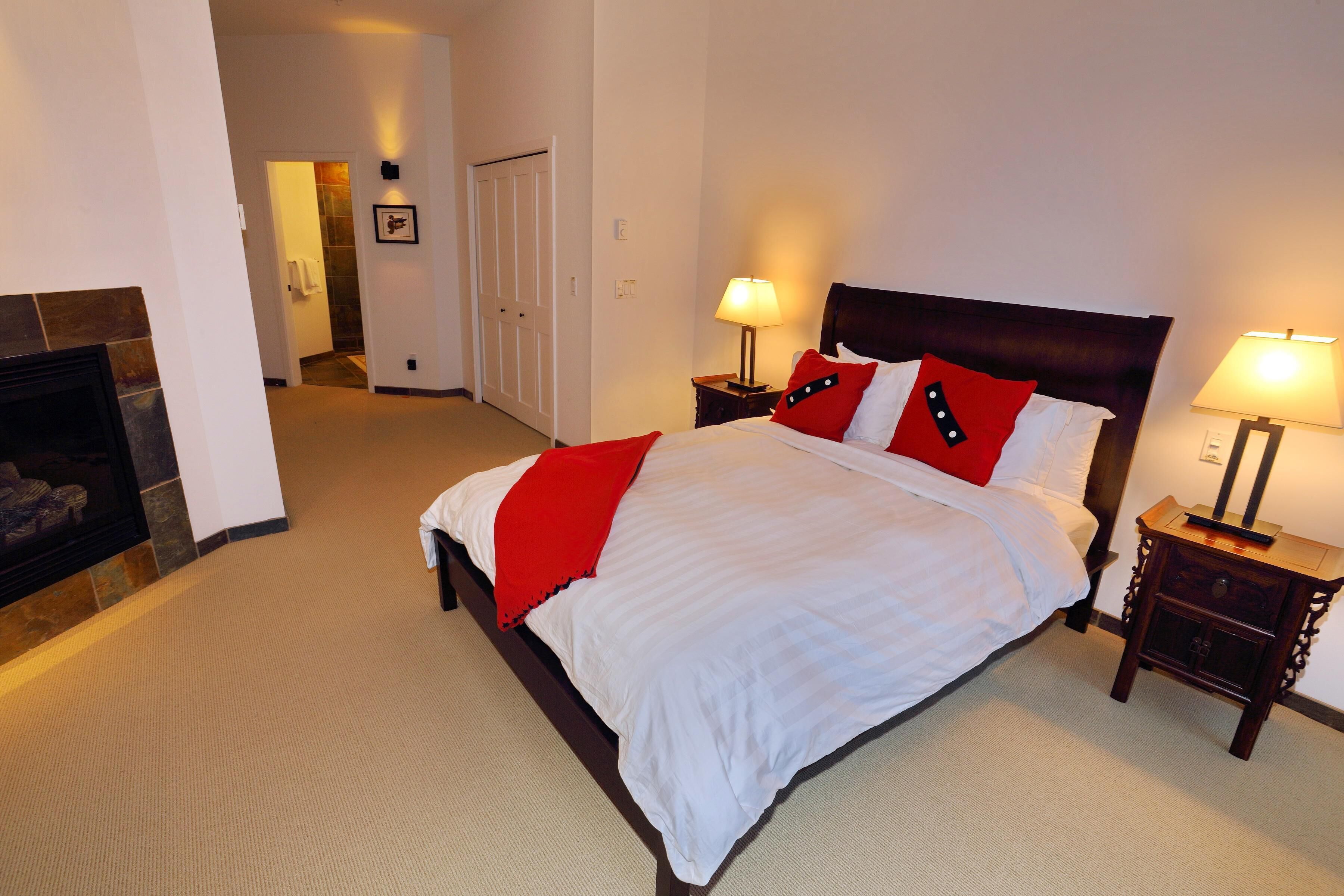 Deluxe-Apartment, 2 Schlafzimmer, Meerblick | 2 Schlafzimmer, kostenloses WLAN, individuell dekoriert