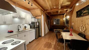 Cottage (Waterfront Post and Beam Cottage!) | Private kitchen
