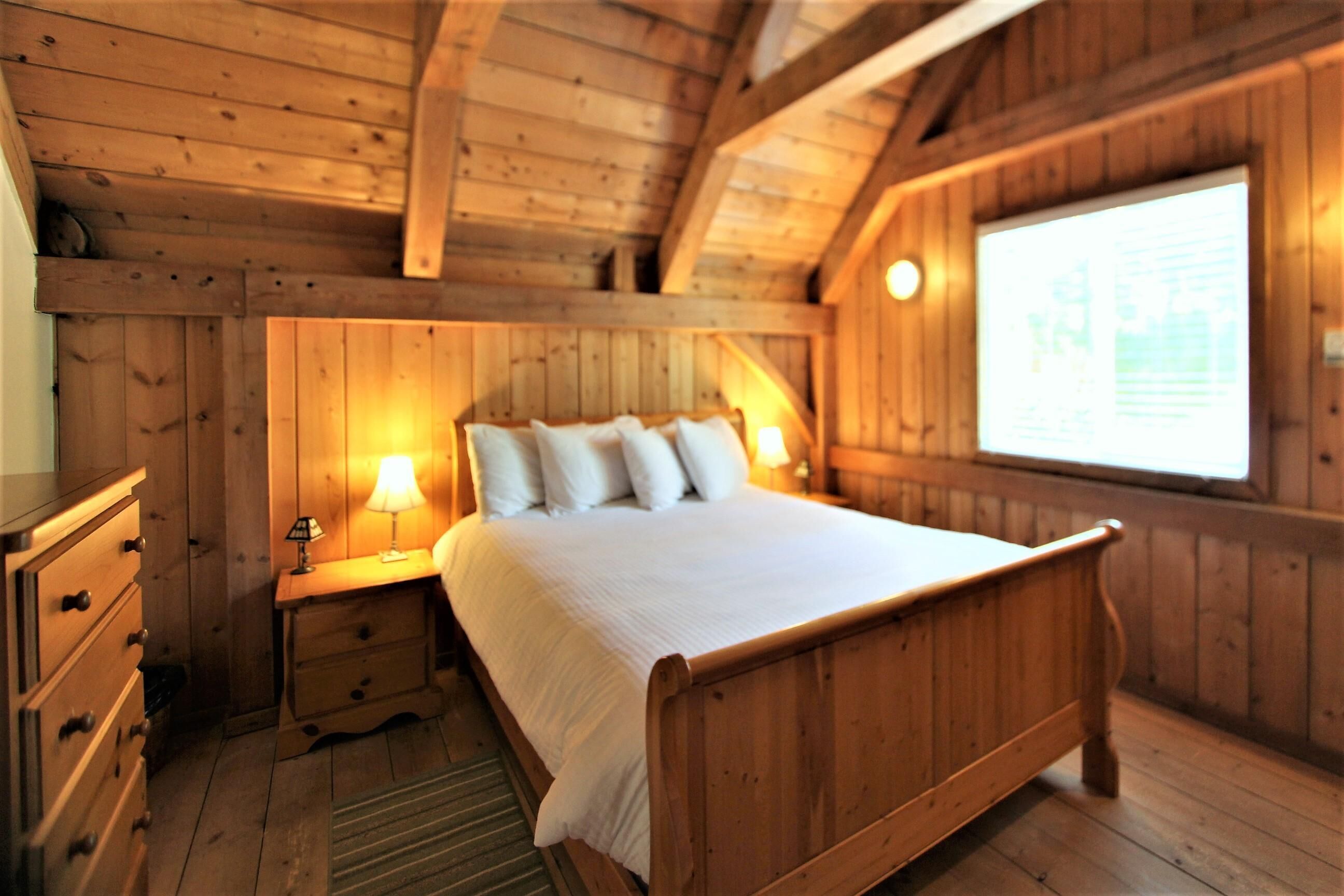 Cottage (Waterfront Post and Beam Cottage!)