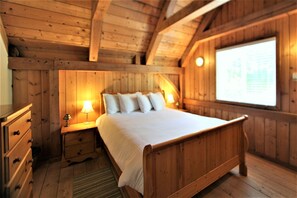 Cottage (Waterfront Post and Beam Cottage!) | 1 bedroom, individually decorated, individually furnished, free WiFi - Black Bear Cottage (Ucluelet)
