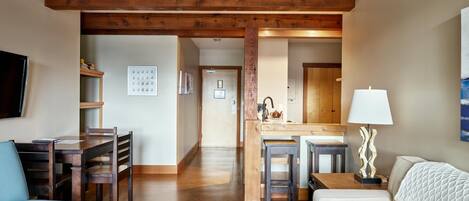 Departamento (Great Location in Waterfront Building) | Sala de estar | Televisión