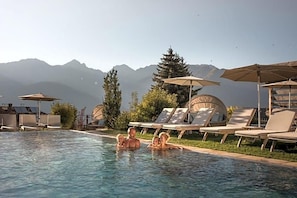 Unclassified image, 4 of 50, button - Schlosshotel (Fiss)