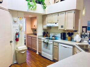 Ferienhaus, 4 Schlafzimmer, eigener Pool | Eigene Küche | Kühlschrank, Mikrowelle, Ofen, Herdplatte