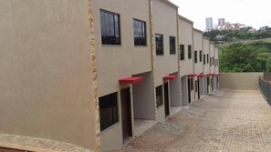 Townhome för familj - flera sängar - icke-rökare - utsikt mot staden | Terrass/Patio