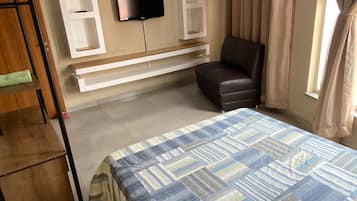 Family Apartment | 3 bedrooms, blackout curtains, free WiFi, bed sheets