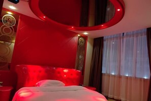 A room with a red upholstered headboard, a bed with white bedding, and a circular light fixture on the ceiling. - 8 Inn (Dongguan Dongkeng) (Dongguan)