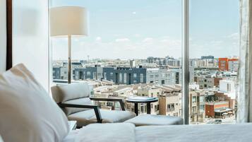 Egyptian cotton sheets, premium bedding, in-room safe, desk