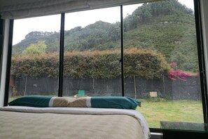 4 quartos, ferros/tábuas de passar roupa, Wi-Fi, roupa de cama