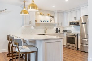 Fridge, microwave, oven, stovetop - Riva Ridge Platinum 700 | 1BR Vail Village (Vail)