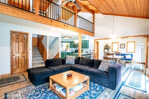 Tv, eldstad och dvd-spelare