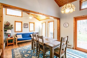 Dining - Mountainside 86 - 314 Ridge Road<br><br>Mountainside 86 - Lake Access, Hot Tub, Pet Friendly, Air Conditioning on Main Level (Davis)