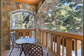 Property grounds - Willows 301 | Luxury 2BR Vail Village (Vail)