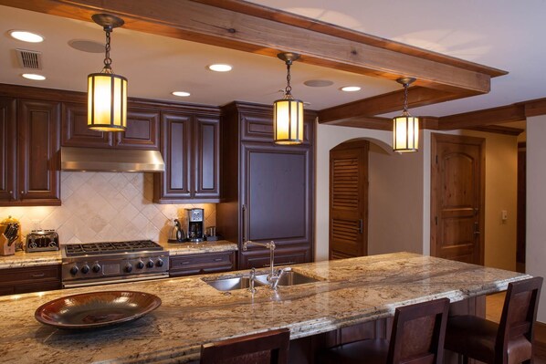 Fridge, microwave, oven, stovetop - Willows 101 | Luxury 2BR Vail Village (Vail)