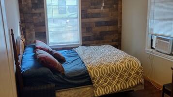 2 habitaciones, escritorio, tabla de planchar con plancha y wifi gratis