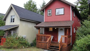 Cottage (Waterfront 2 bedroom Cottage with Hot) | Esterni
