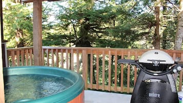 Cottage (Waterfront 2 bedroom Cottage with Hot) | Spa