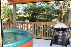 Chaumière (Waterfront 2 bedroom Cottage with Hot) | Spa
